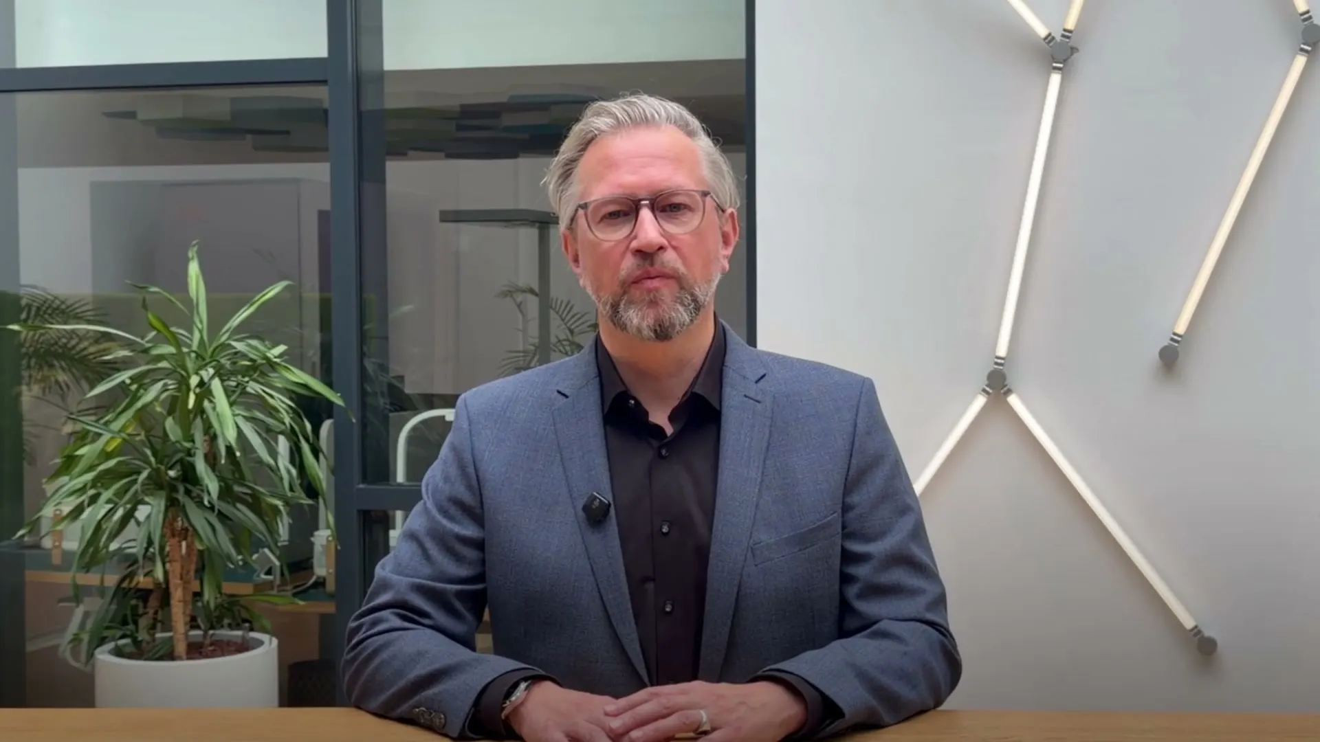 Tim Klötzing im Büro, Vorstellungsvideo